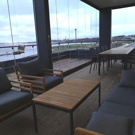 Luxury Penthouse, With Jacuzzi And Lake View!
