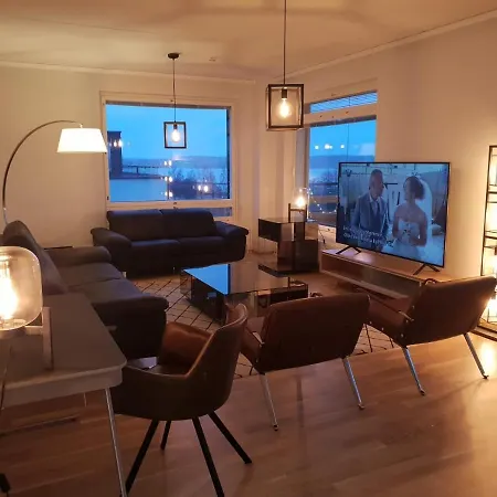 アパート Luxury Penthouse, With Jacuzzi And Lake View! タンペレ