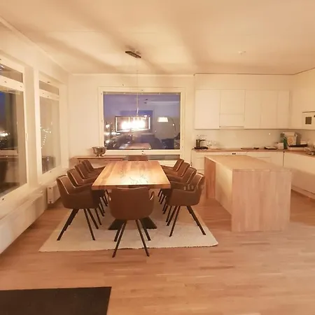 Luxury Penthouse, With Jacuzzi And Lake View! アパート *