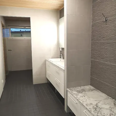 Luxury Penthouse, With Jacuzzi And Lake View! Τάμπερε